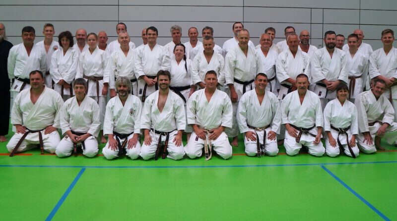 Gruppenbild der Teilnehmer-Innen