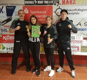 Gruppenfoto Muay-Thai-Kämpfer